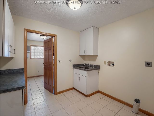 231 Glen Oaks Court, Hurricane, WV 25526