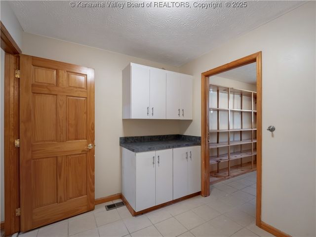 231 Glen Oaks Court, Hurricane, WV 25526