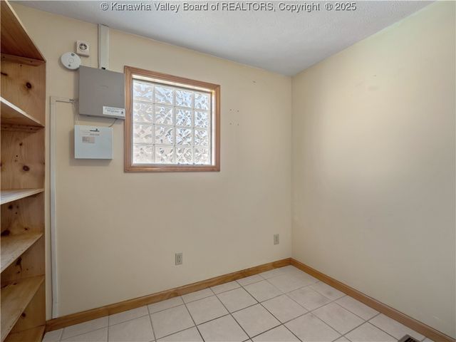 231 Glen Oaks Court, Hurricane, WV 25526