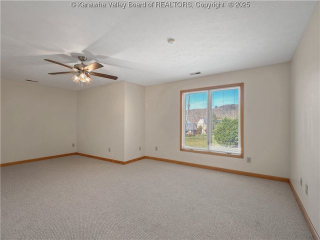 231 Glen Oaks Court, Hurricane, WV 25526