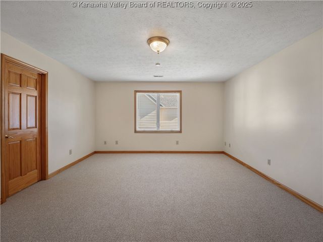 231 Glen Oaks Court, Hurricane, WV 25526