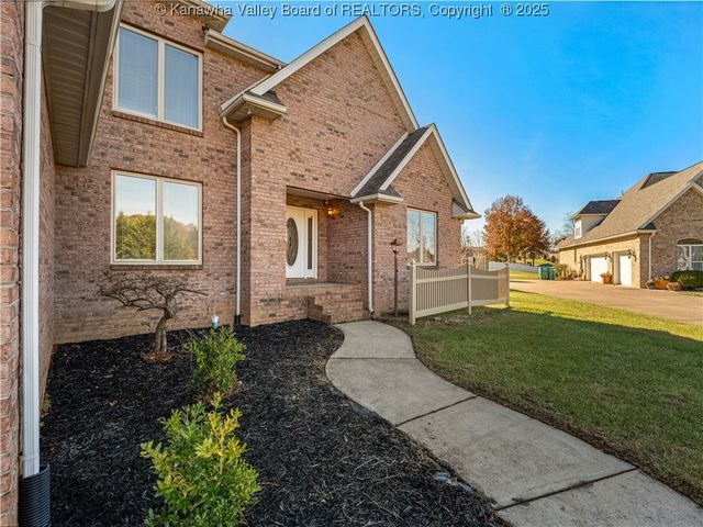 231 Glen Oaks Court, Hurricane, WV 25526