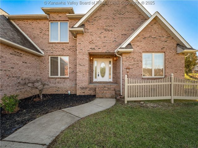 231 Glen Oaks Court, Hurricane, WV 25526