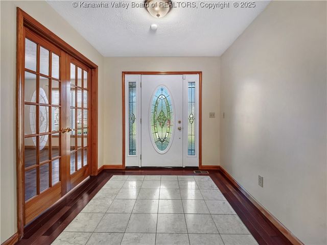 231 Glen Oaks Court, Hurricane, WV 25526