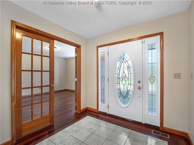 231 Glen Oaks Court, Hurricane, WV 25526