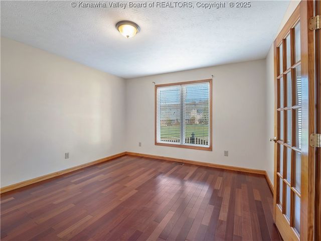 231 Glen Oaks Court, Hurricane, WV 25526