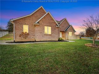 231 Glen Oaks Court, Hurricane, WV 25526