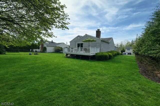 8 Alcott Dr, Livingston Twp., NJ 07039