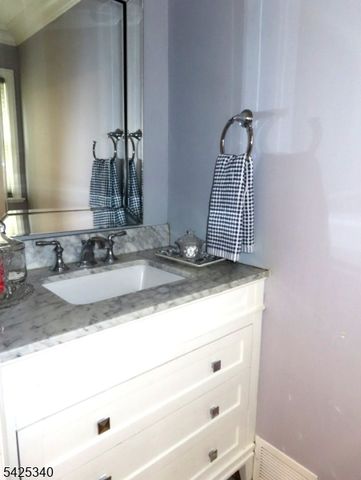 8 Alcott Dr, Livingston Twp., NJ 07039