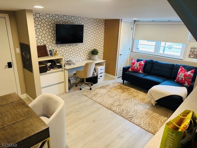 8 Alcott Dr, Livingston Twp., NJ 07039