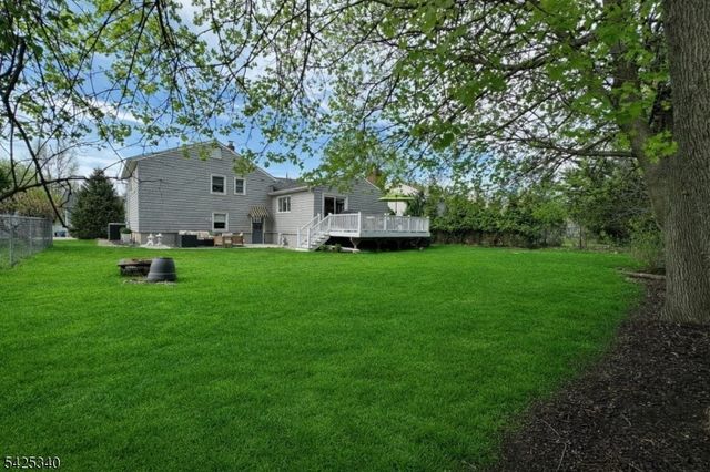 8 Alcott Dr, Livingston Twp., NJ 07039