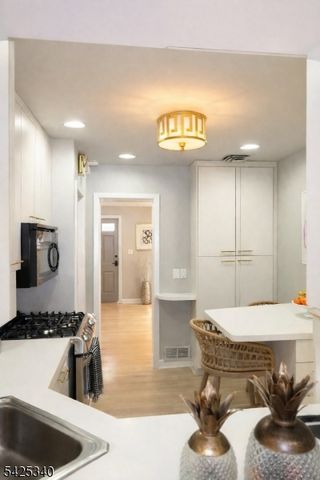 8 Alcott Dr, Livingston Twp., NJ 07039