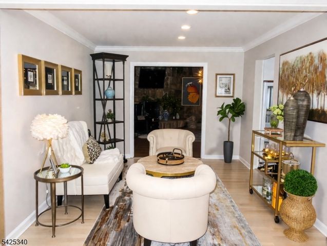 8 Alcott Dr, Livingston Twp., NJ 07039