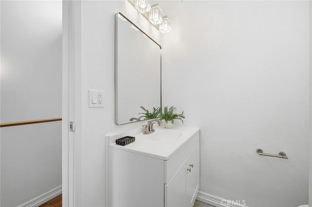 4018 Redwood Avenue Unit B, Los Angeles, CA 90066