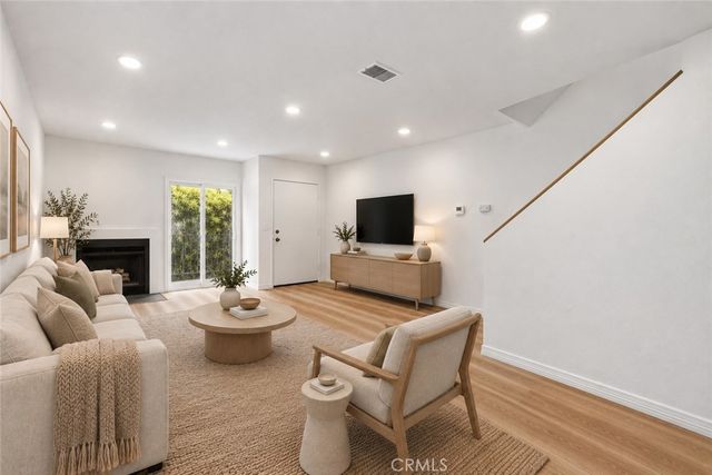 4018 Redwood Avenue Unit B, Los Angeles, CA 90066
