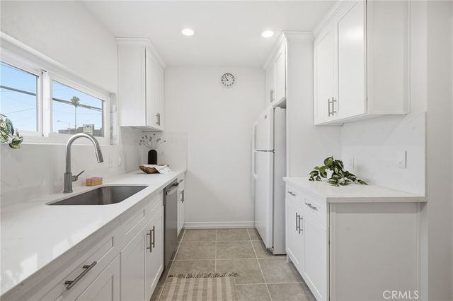 4018 Redwood Avenue Unit B, Los Angeles, CA 90066