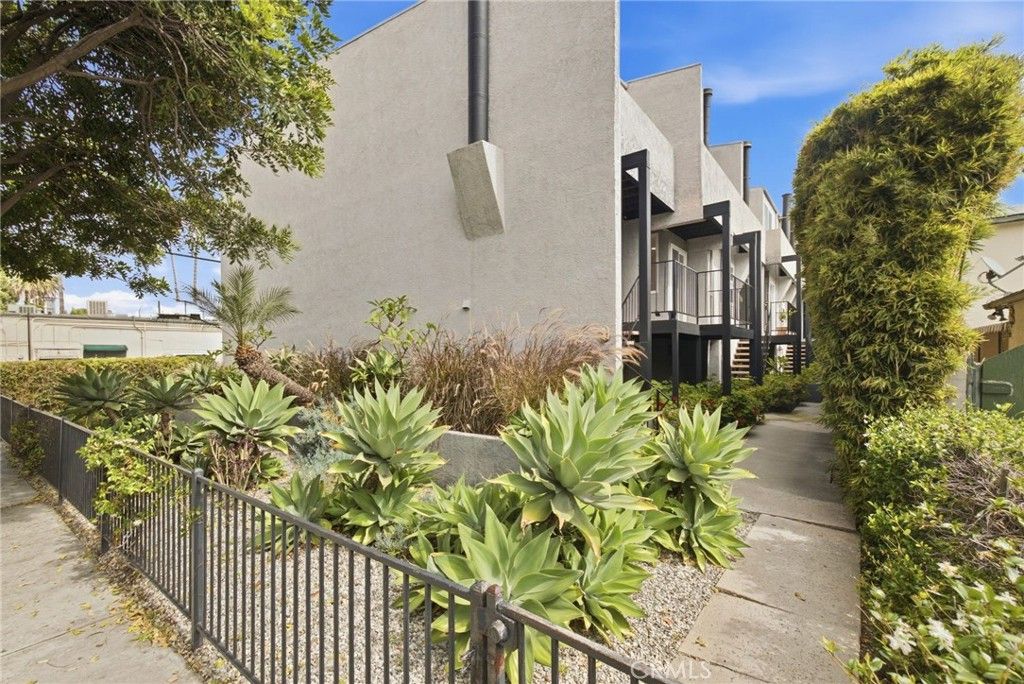 4018 Redwood Avenue Unit B, Los Angeles, CA 90066