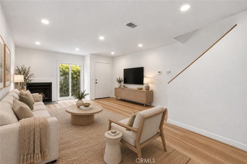 4018 Redwood Avenue B, Los Angeles, CA 90066 — photo 2