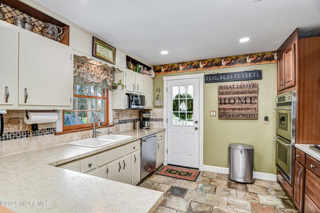 21 La Valley Drive, Manalapan, NJ 07726