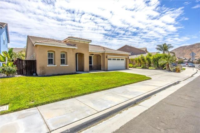 2944 Coffeeberry Way, San Jacinto, CA 92582