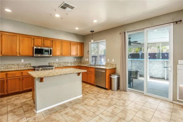 2944 Coffeeberry Way, San Jacinto, CA 92582