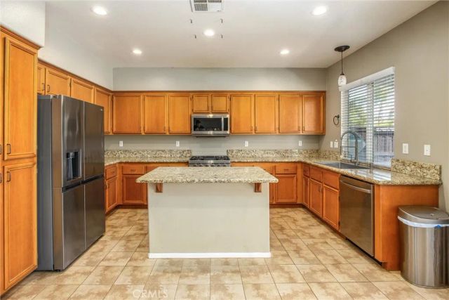 2944 Coffeeberry Way, San Jacinto, CA 92582