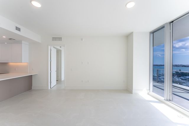 220 Lake Shore Drive 1011, Lake Park, FL 33403