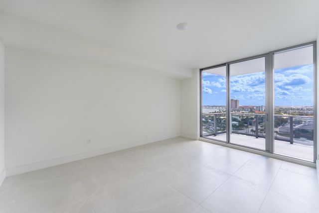 220 Lake Shore Drive 1011, Lake Park, FL 33403