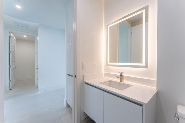 220 Lake Shore Drive 1011, Lake Park, FL 33403