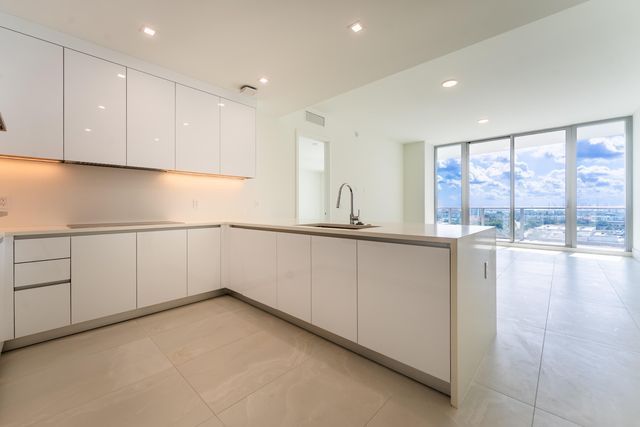 220 Lake Shore Drive 1011, Lake Park, FL 33403