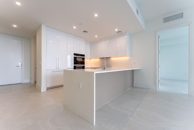 220 Lake Shore Drive 1011, Lake Park, FL 33403