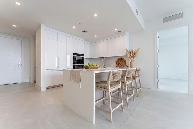 220 Lake Shore Drive 1011, Lake Park, FL 33403