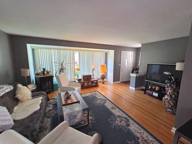 6159 N Meade Avenue, Chicago, IL 60646