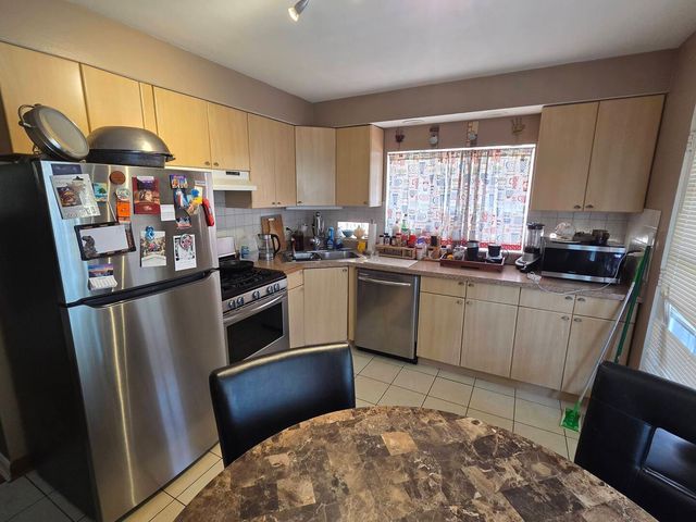 6159 N Meade Avenue, Chicago, IL 60646