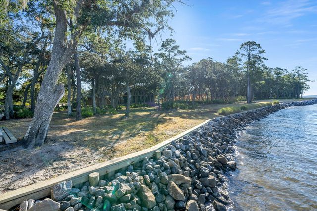 77 Constellation Avenue, Freeport, FL 32439