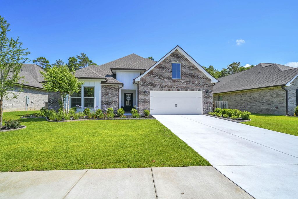 77 Constellation Avenue, Freeport, FL 32439
