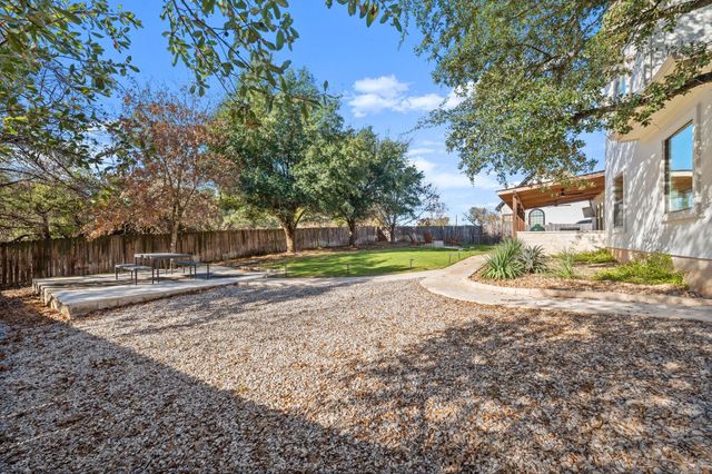 1030 Daviot DR, Spicewood, TX 78669