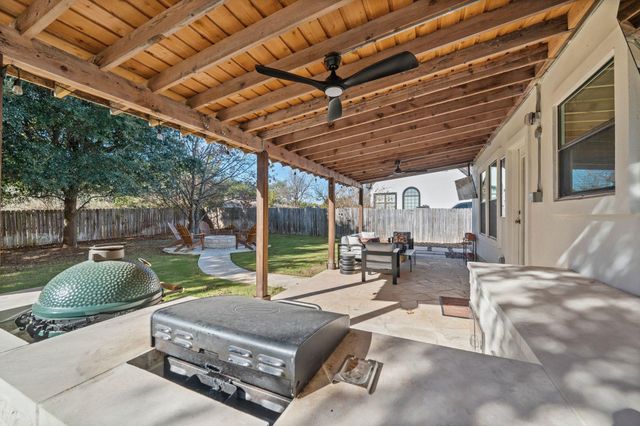 1030 Daviot DR, Spicewood, TX 78669