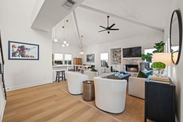 1030 Daviot DR, Spicewood, TX 78669