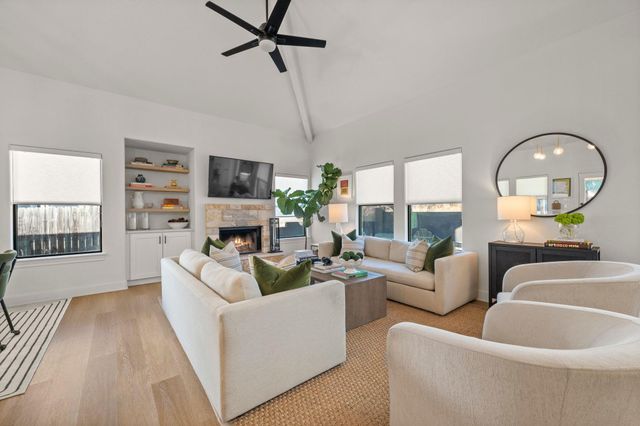 1030 Daviot DR, Spicewood, TX 78669