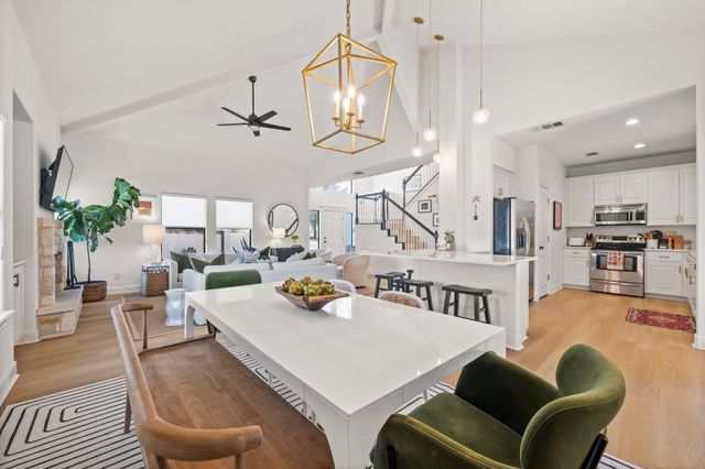 1030 Daviot DR, Spicewood, TX 78669