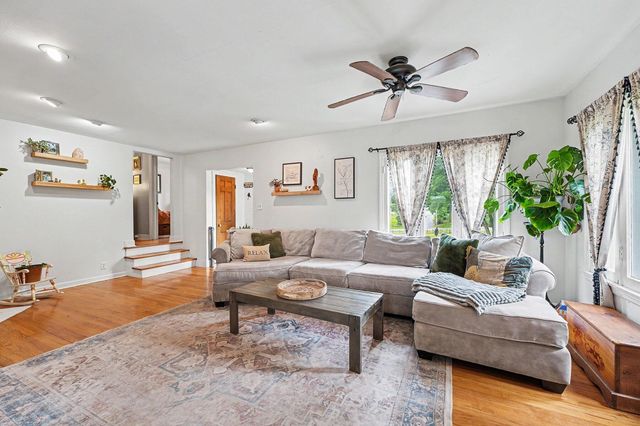 228 W Joliet Road, Valparaiso, IN 46385