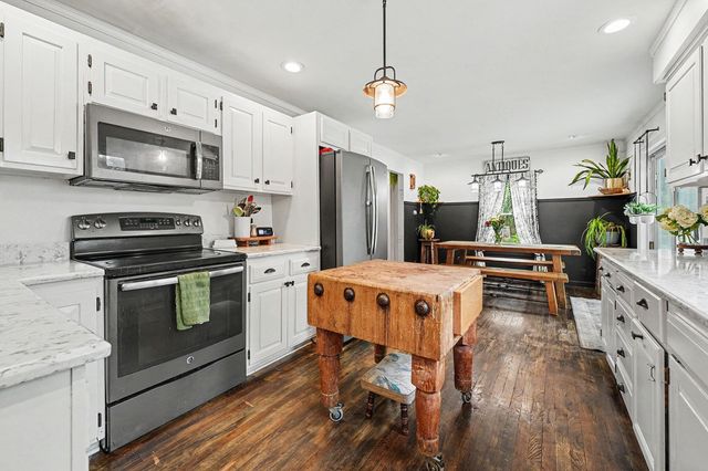 228 W Joliet Road, Valparaiso, IN 46385