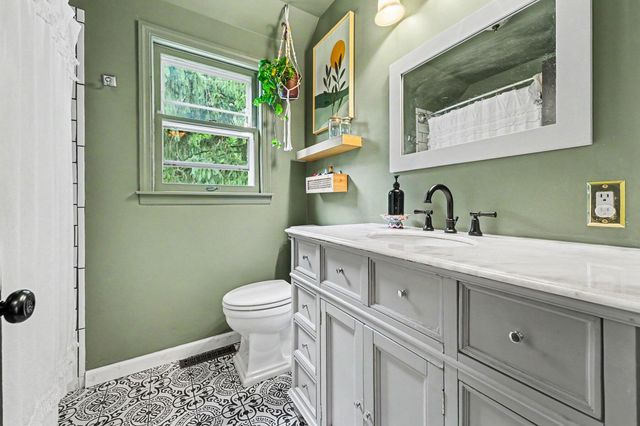 228 W Joliet Road, Valparaiso, IN 46385