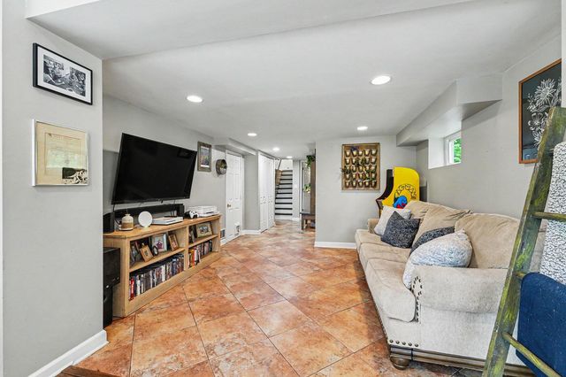 228 W Joliet Road, Valparaiso, IN 46385