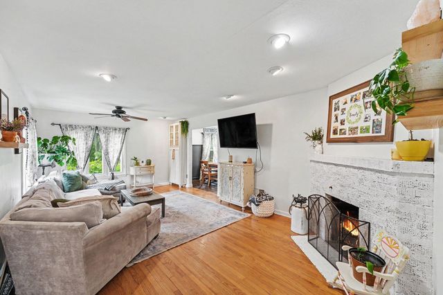 228 W Joliet Road, Valparaiso, IN 46385