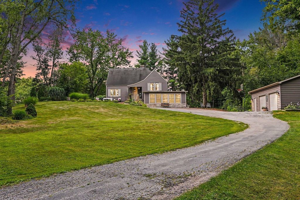 228 W Joliet Road, Valparaiso, IN 46385