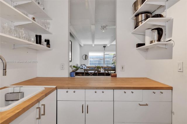 325 Ocean Dr 206, Miami Beach, FL 33139