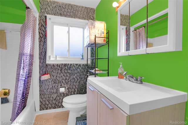 11808 McKinley Drive, Warren, MI 48089