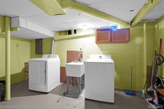 11808 McKinley Drive, Warren, MI 48089